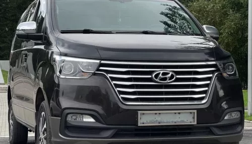 Девятиместный Hyundai с панорамной крышей продают за 4,3 млн рублей в Горно-Алтайске