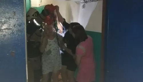 Чайник стал причиной пожара и массовой эвакуации в бийской пятиэтажке